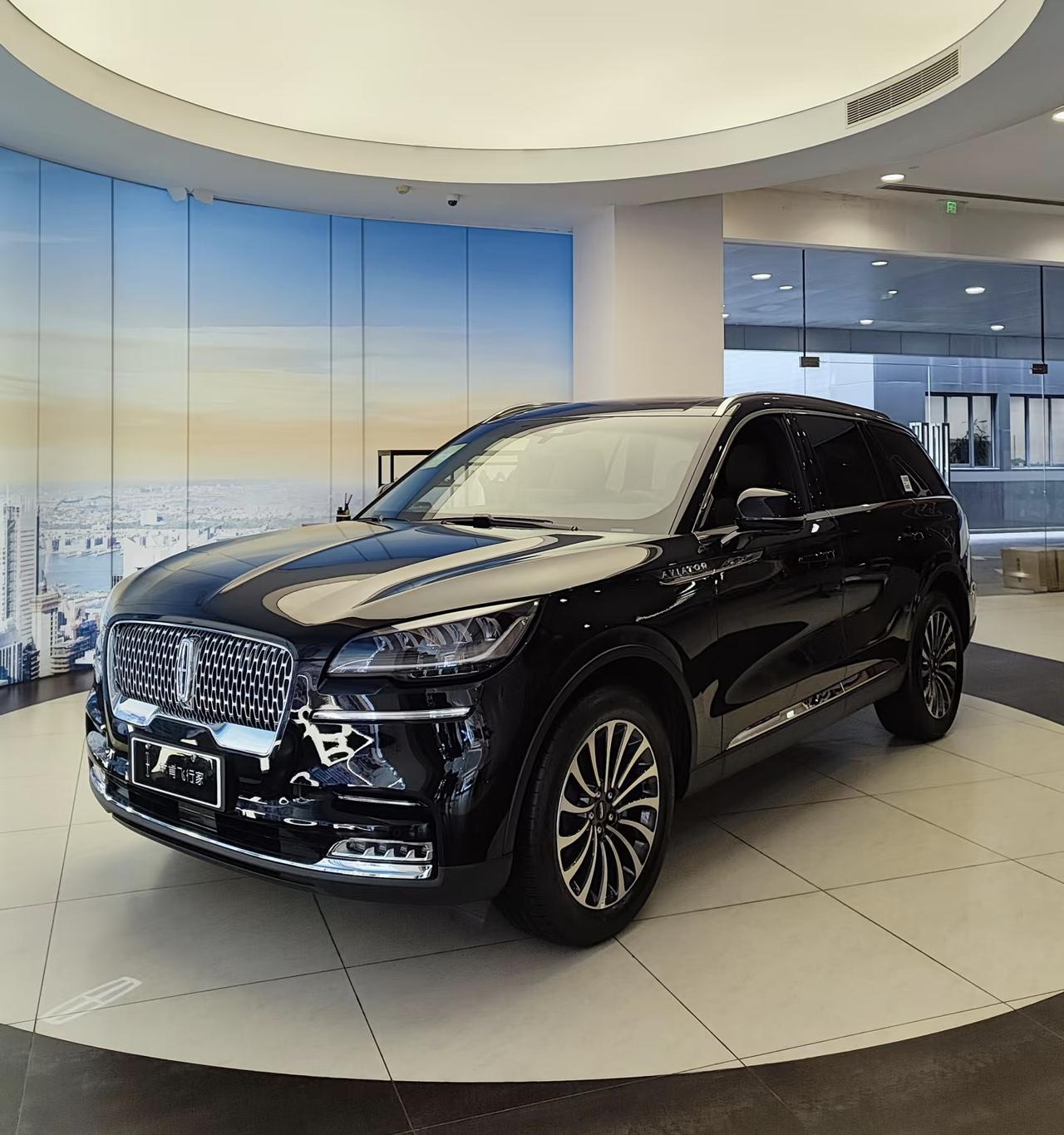 林肯飞行家的性能配置，精准定义了“美式豪华的从容气度与雄厚底蕴”。动力核心