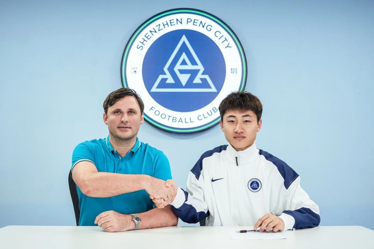 辽宁铁人青训小将赵博阳正式加盟深圳新鹏城赵博阳出生于2007年，身高181cm，