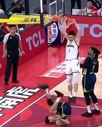 CBA说白了，崔永熙能有现在的流量，就是单纯的靠包装。崔不虚在NBA接受采访还