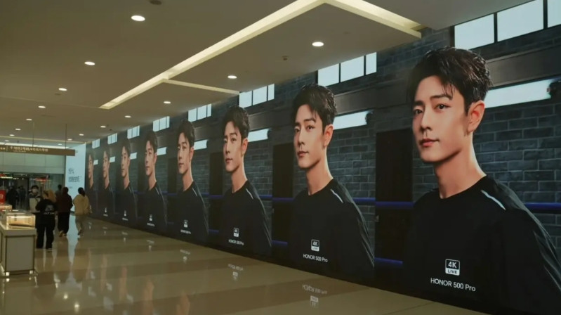 荣耀500系列这次的宣发走对路子了，直接把卖点标注清晰，超美水晶小直屏+2亿人