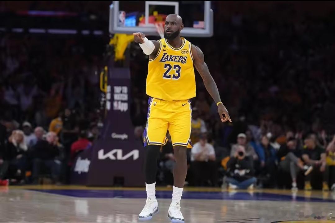 湖人战胜火箭詹姆斯系列赛1-0领先最终战绩29胜2负NBA季后赛首轮G1，湖人主