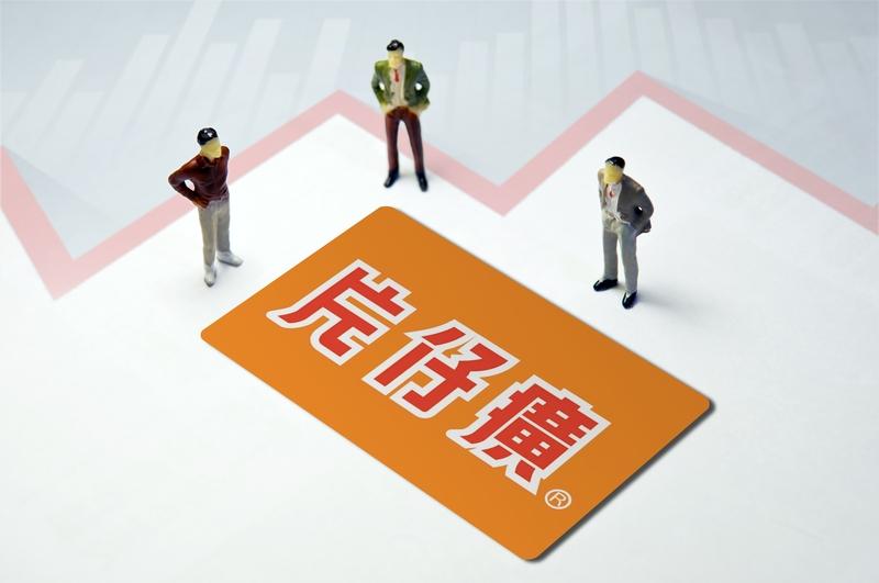 刚看消息，说片仔癀从最高1600元降到了百元。片仔癀它有清热解毒，凉血化瘀，