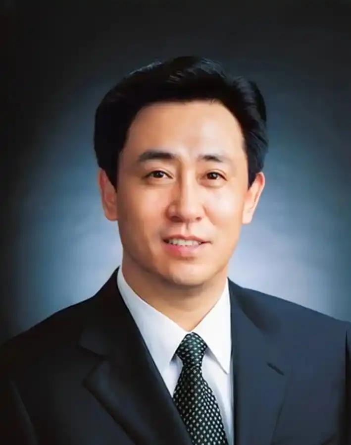 出生于河南的恒大集团董事局主席许家印回报给河南的礼物有那些？许家印出生于河南省