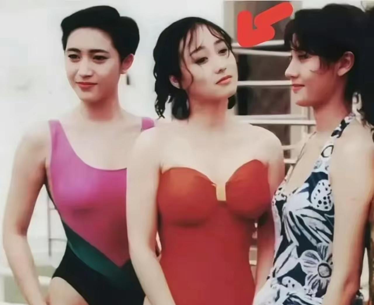 利智确实是活脱脱的美人胚子一枚！怪不得李连杰非她不娶呢？和这些大明星站在一起，魅