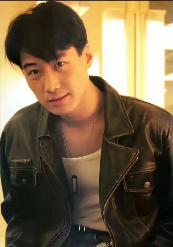 1993年，黎明的父亲得了肠癌末期，黎明当即发誓:“如果父亲能康复，我愿
