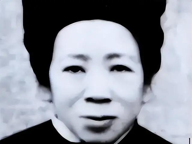 1982年的河北农村，改革开放的春风初至，一个名叫张翠萍的普通农妇在临终前留下一