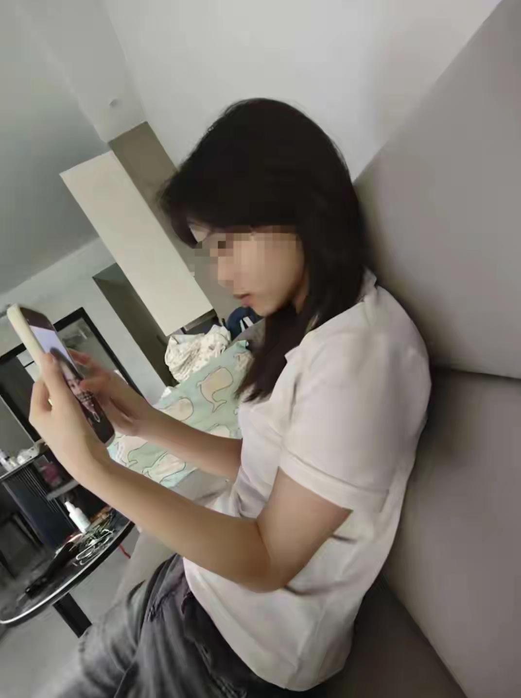 “捡手机不还，这下祸闯大了！”四川内江，16岁女孩和双胞胎姐姐一起去做兼职，很不