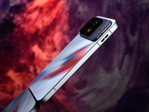 荣耀WIN2上手体验: 东风双子星涡轮加持 新时代的性能怪兽!