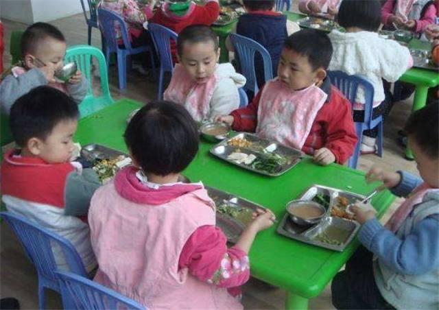刚上幼儿园的女儿想学跳舞, 孩子说出理由后妈妈炸了