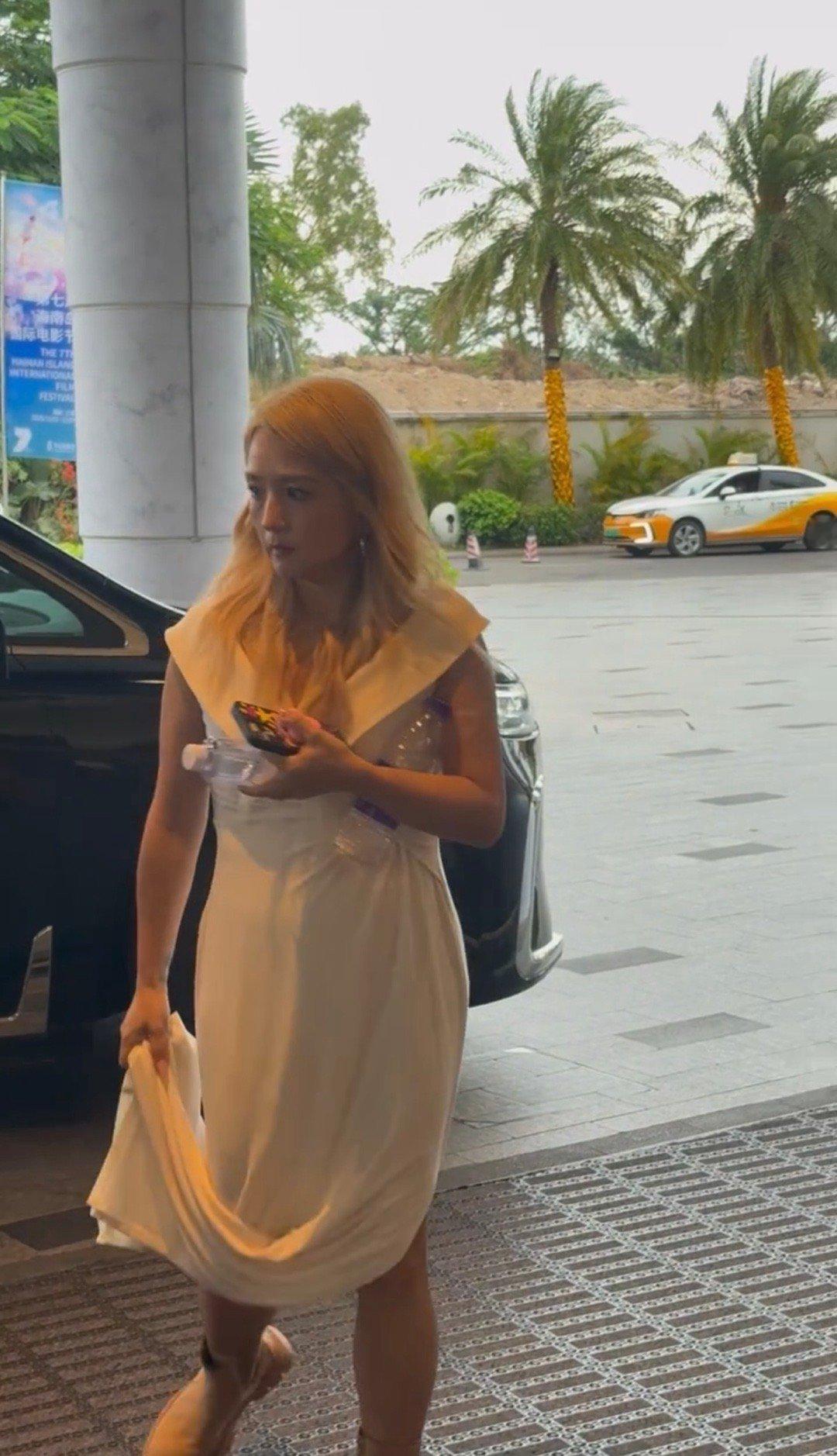 何洁这衣品，怎么就是提不起来呢。