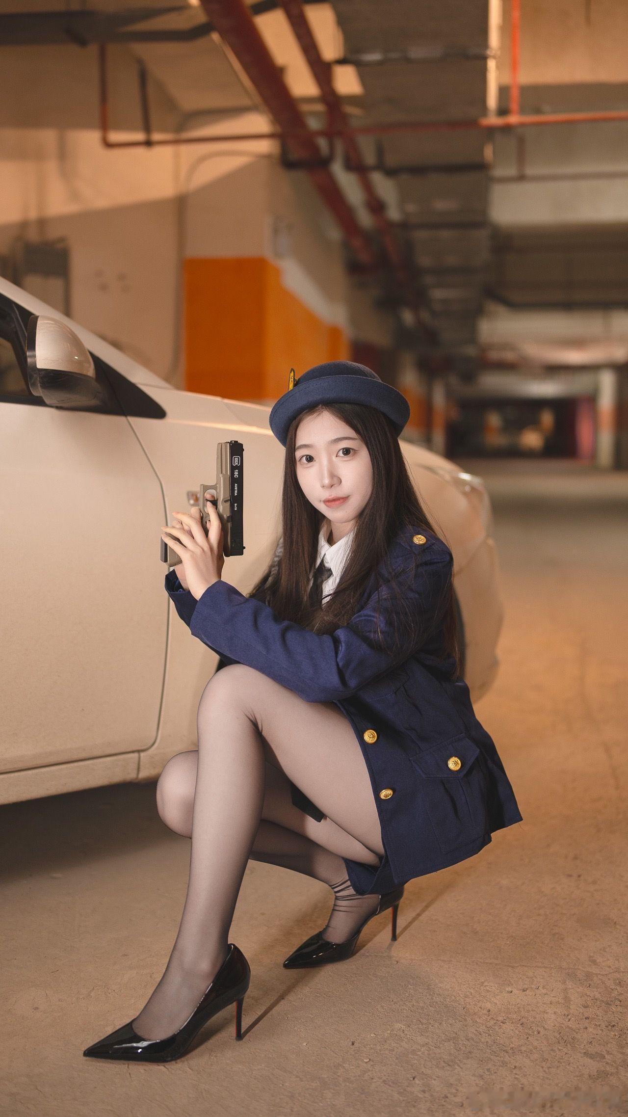 年少不知女神好，错把铁甲当成宝~