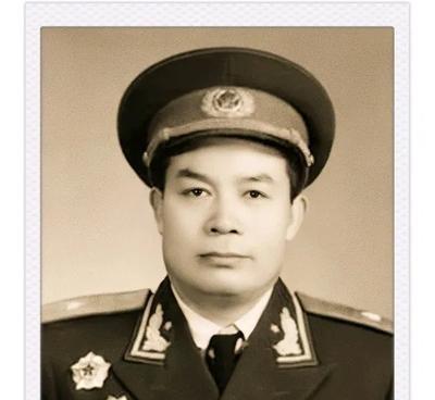 1942年，新四军26团被日军重兵包围，眼看突围无望，团长决定与日军同归于尽，一