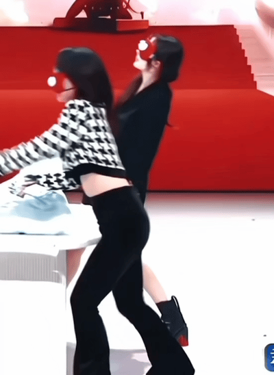 杨幂这个后仰好A杨幂就是这么有实力，总是能轻而易举的帅到我们，王牌里和金靖对阵