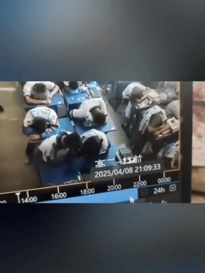 别人中午在休息，你俩中午在玩吃鸡​​​