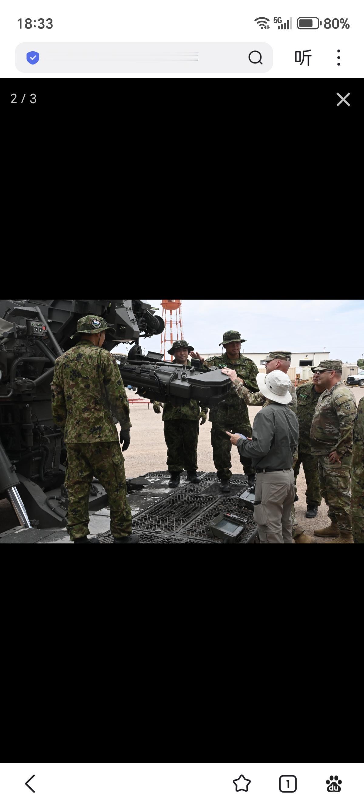 日本陆上自卫队19式155毫米轮式自行榴弹炮在美国亚利桑那州的尤马试验场（Y