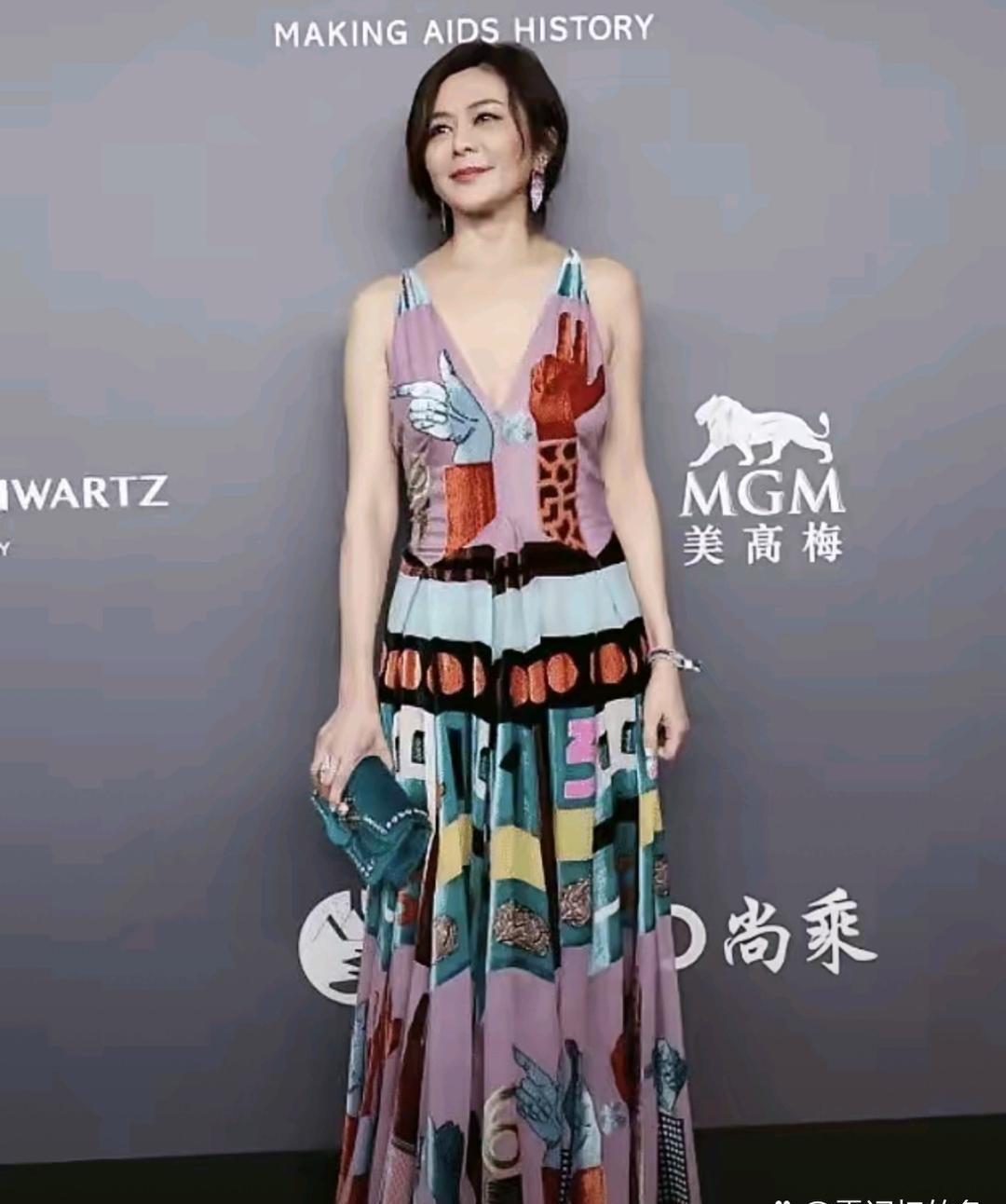 关之琳的这条裙子一点也不好看