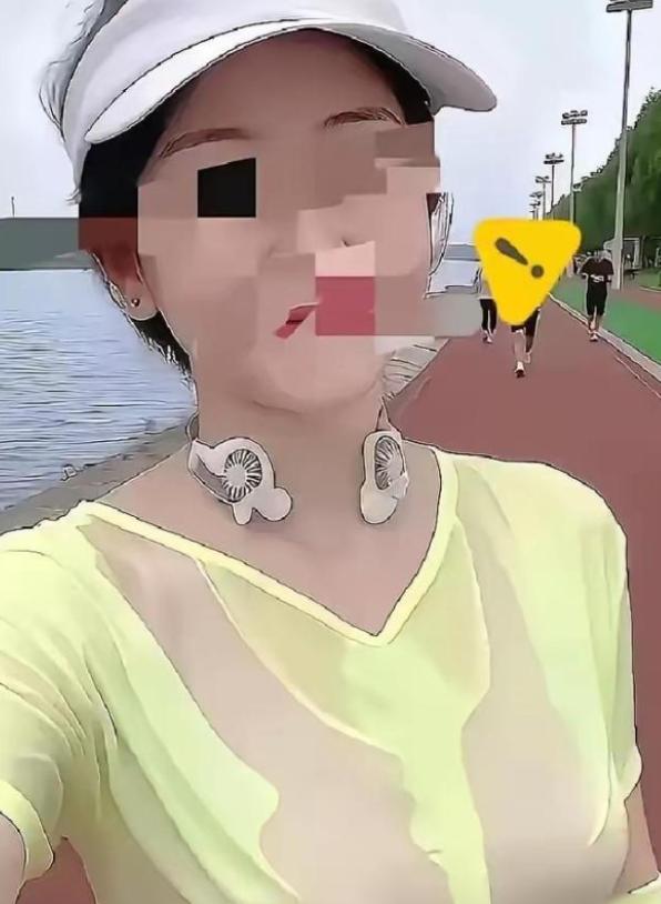 上海一段晨跑视频，半天播放量就突破百万。画面中的女子浑身被汗水浸透，她怎么也想不