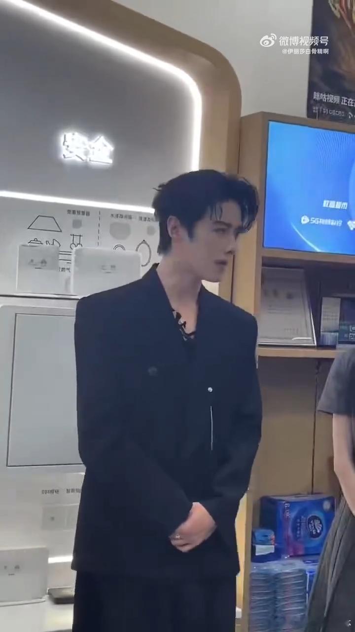 罗云熙方逸伦别人难哄他们难绷瞧瞧罗云熙和方逸伦在《水龙吟》中的对手戏，别人闹矛