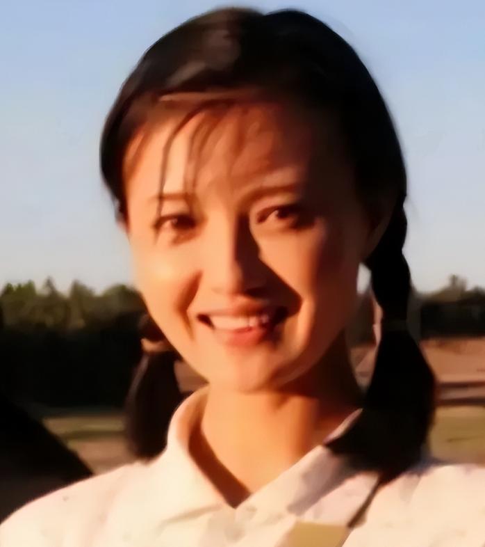 1976年，女知青邵红梅抱着4岁的儿子回到北京，她的母亲见状，跳手跳脚大骂："下