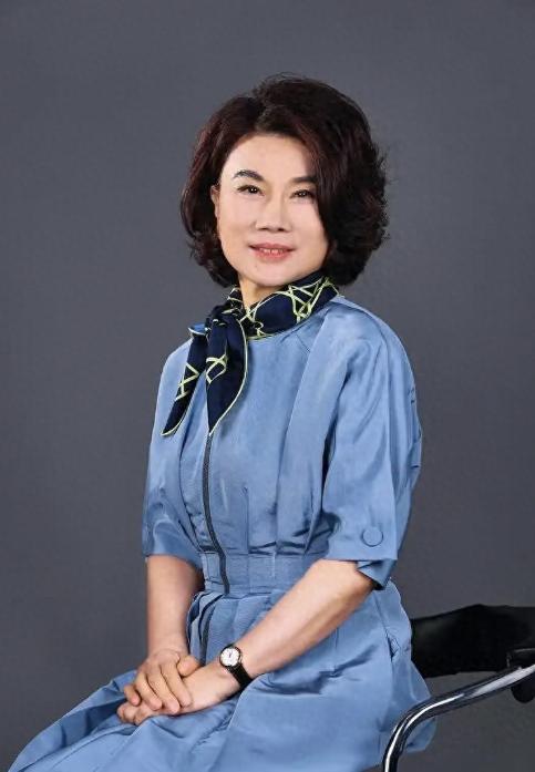 中国当代女中豪杰！荷兰刚开始冻结中资企业，妄图在半导体上限制我国发展，不料董明珠