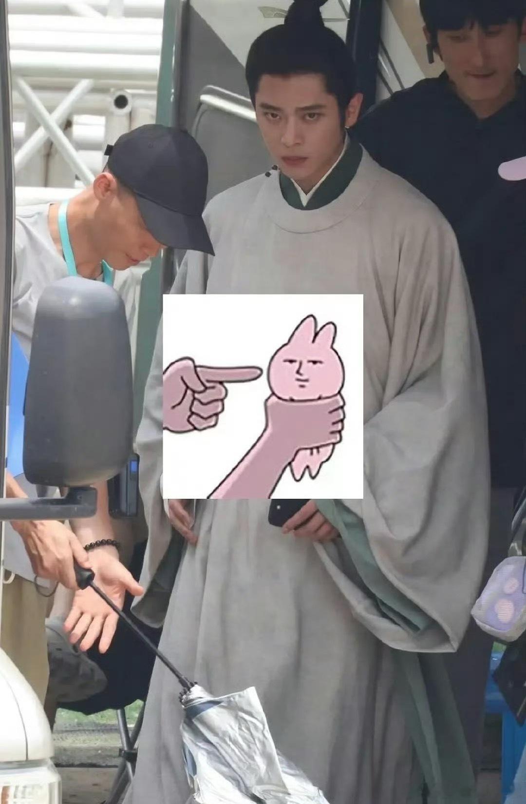 丞磊莫离第一天路透，男主造型怎么样？​​​