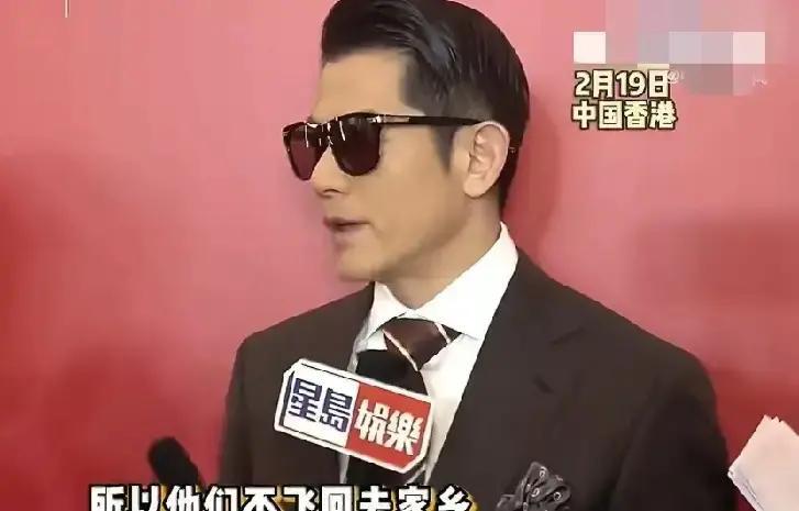 郭富城今年又没陪方媛回拜年。港媒拍到他大年初二独自现身马场看赛马，老婆孩子不