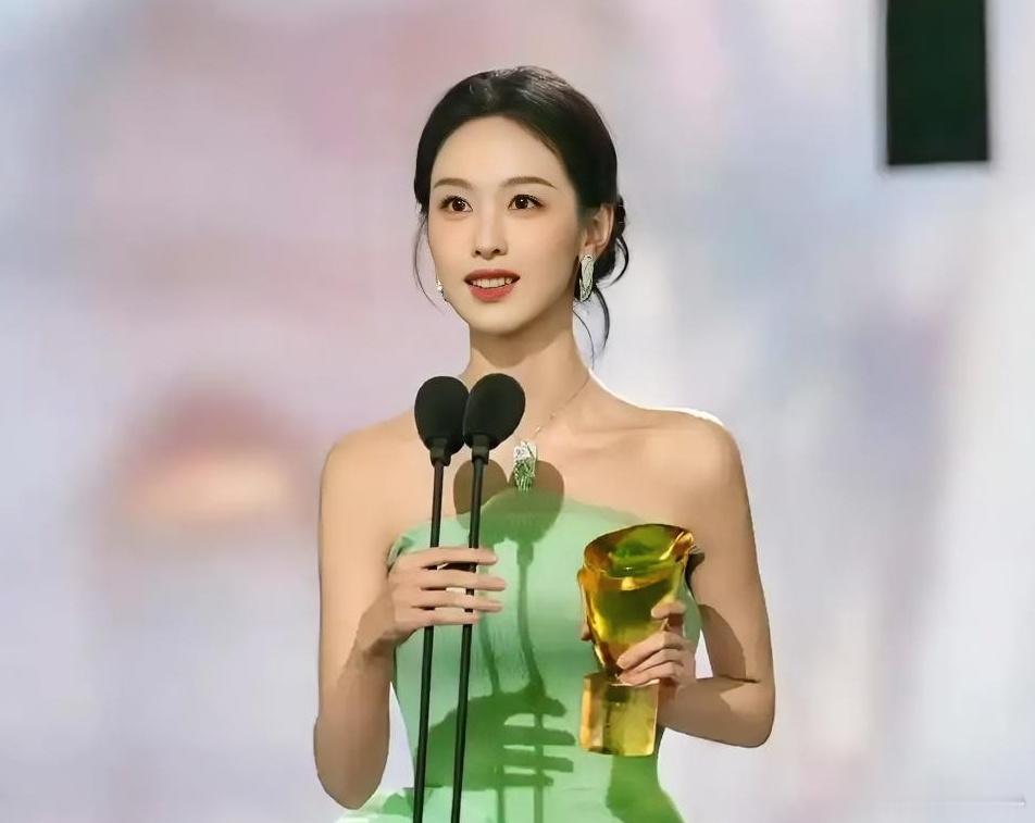 你可以说陈都灵长得丑，也可以说陈都灵演技差，但唯独有一件事，你喷不了，那就是人还