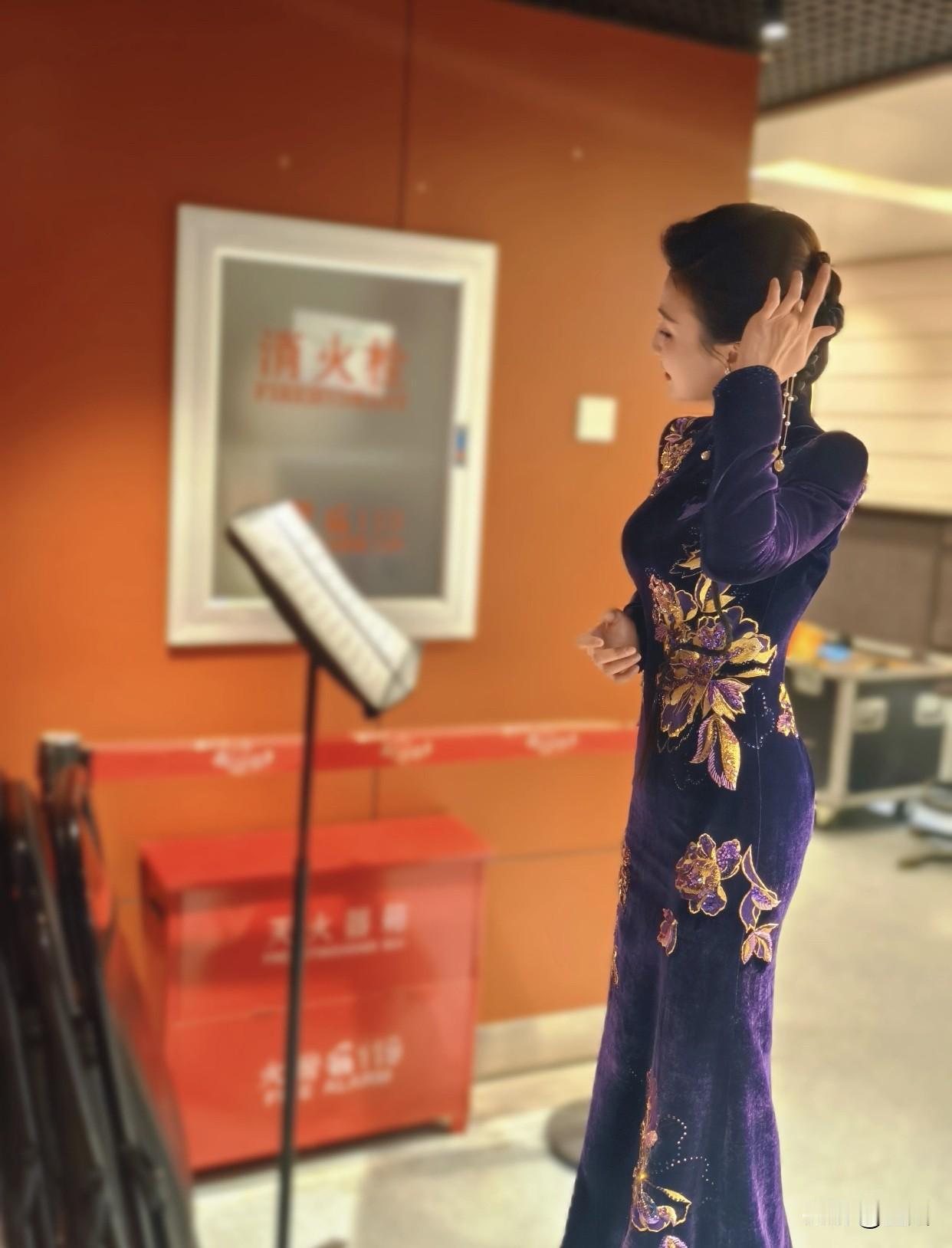 四十岁左右的女人最大的魅力是什么内心沉稳，不再像年轻时那般浮躁。