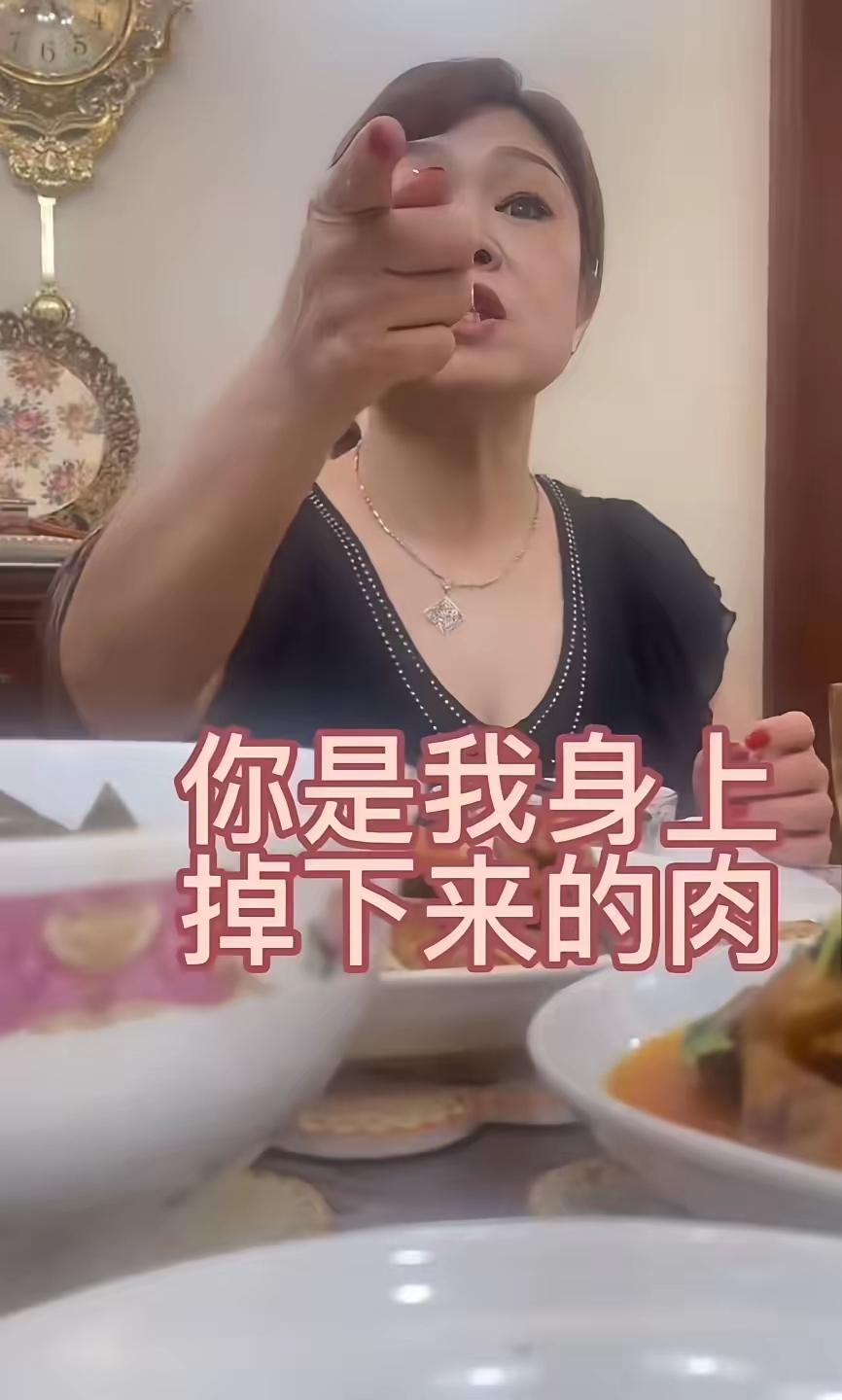 “这个母亲的三观太正了！”女儿想去纹身，母亲当场硬核教育引热议现在好多青春