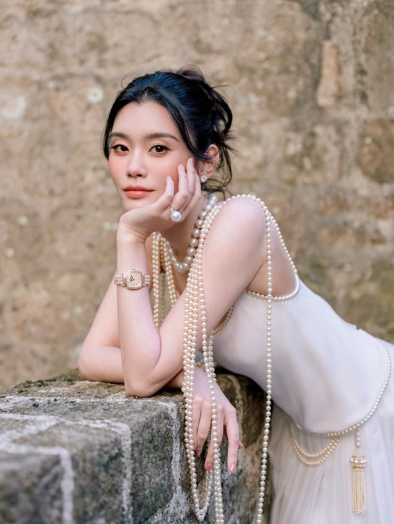 奚梦瑶戴的珍珠项链是婆婆的奚梦瑶何猷君婚礼还有新图！！婚礼婚宴上奚梦瑶穿的这套