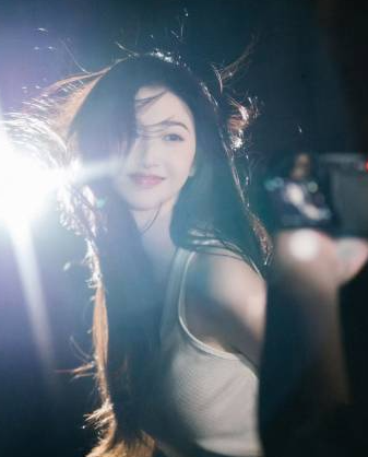 景甜粉色蝴蝶结气球，一起来看姐姐生日写真啦