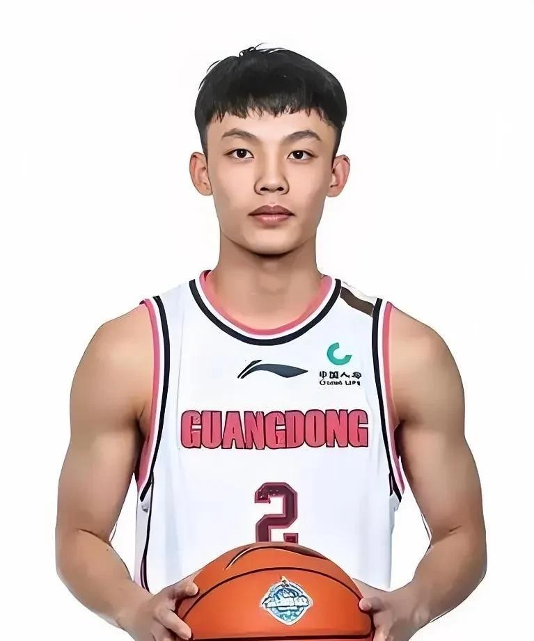 徐杰也太想证明自己的实力了！在中国男篮对阵波黑男篮的二番热身赛中，徐杰的一个举动