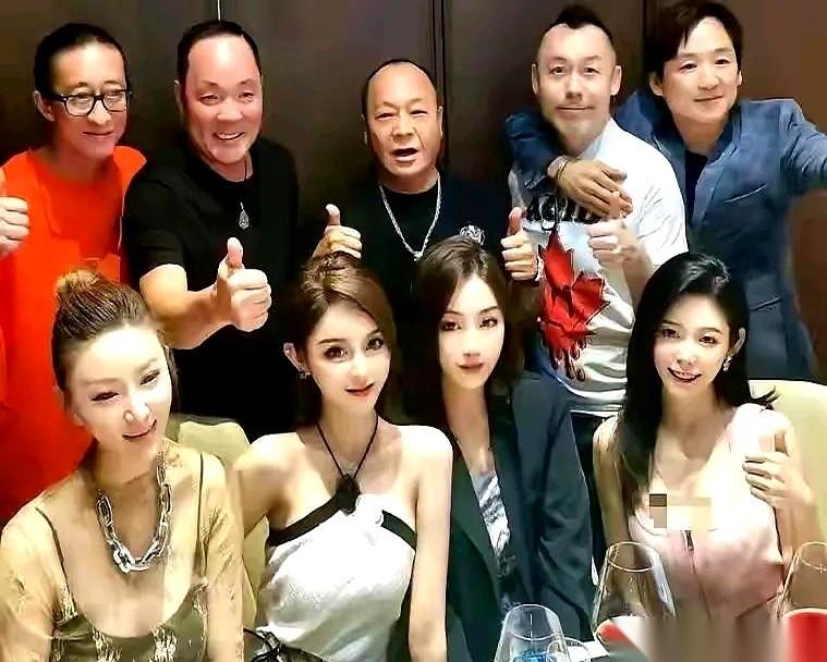 上个月还在发短信祝你新书大卖的人，这个月，你只能在新闻弹窗里看到他的死讯。多
