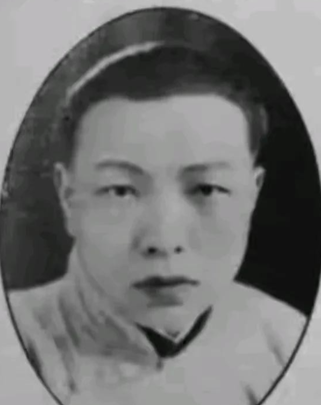 1927年，上海著名的算命先生韦石泉去世，坊间一片唏嘘，因韦石泉早对几位至交谈过