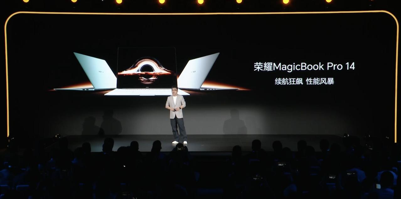 荣耀MagicBookPro14目前看起来确实强，基本在办公领域可以跟Mac