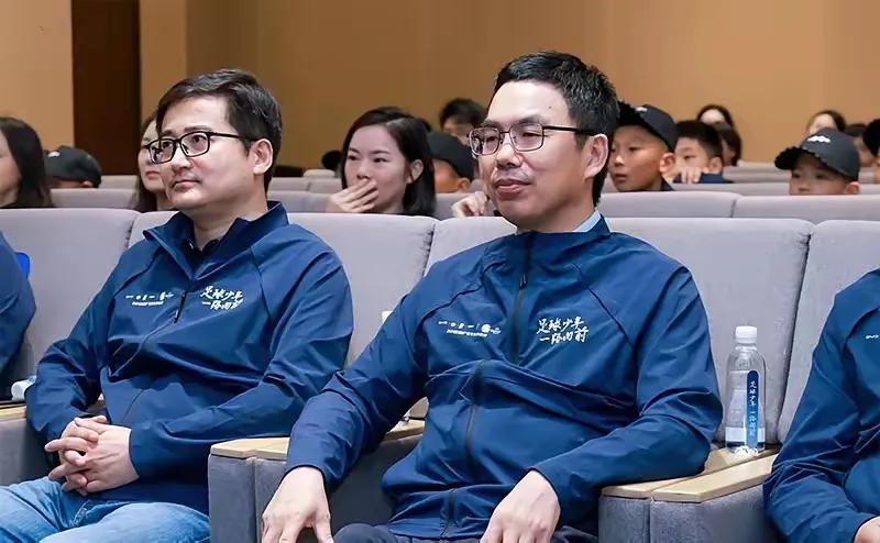 足协迟迟不动，比亚迪替中国足球干了一件大事！中国足球最缺的从来不是球迷，不