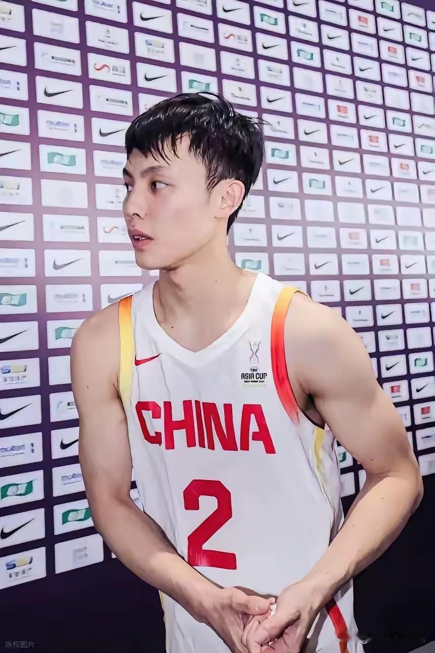 广东最有流量的五位本土运动员:1.易建联(篮球)2.苏炳添(短跑)3