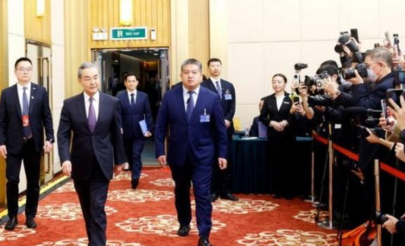 王外长刚定义完台湾，马英九就号召备战？真有其事！台湾现在还真在备战，马英九的暗独