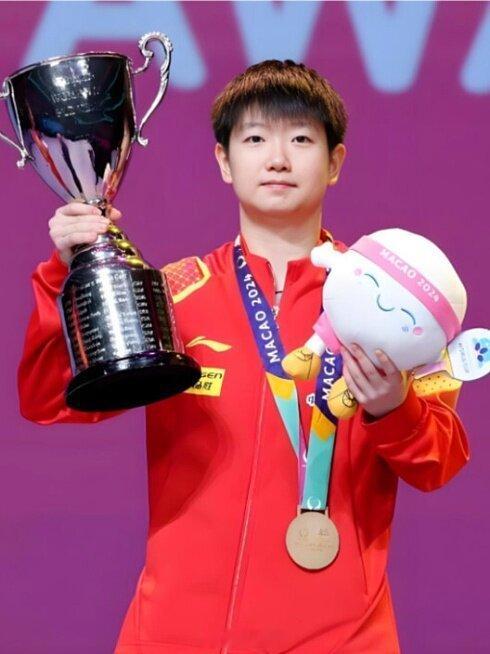 孙颖莎这个defining的含金量何为定义时代的含金量？孙颖莎亲手书写答案。乒坛