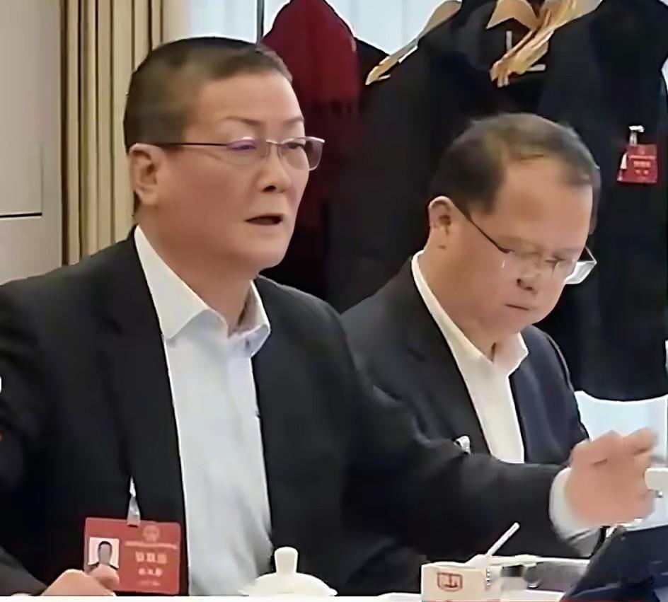 黄线长、红绿灯乱：我们的交通管理，谁在给老百姓“出考题”？前两天看到新闻