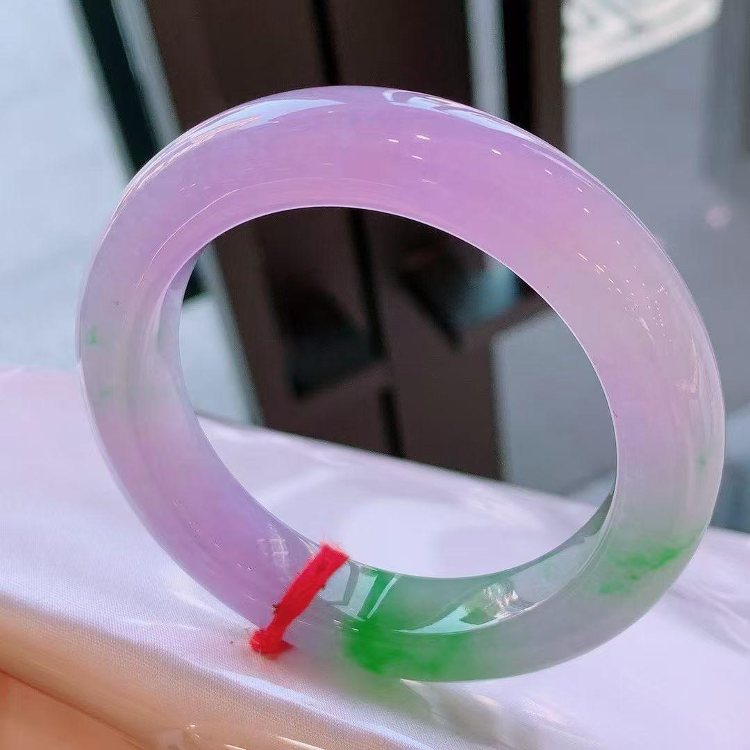 春彩正圈手镯，色彩艳丽，完美六位数，圈口52*12*10.2mm。