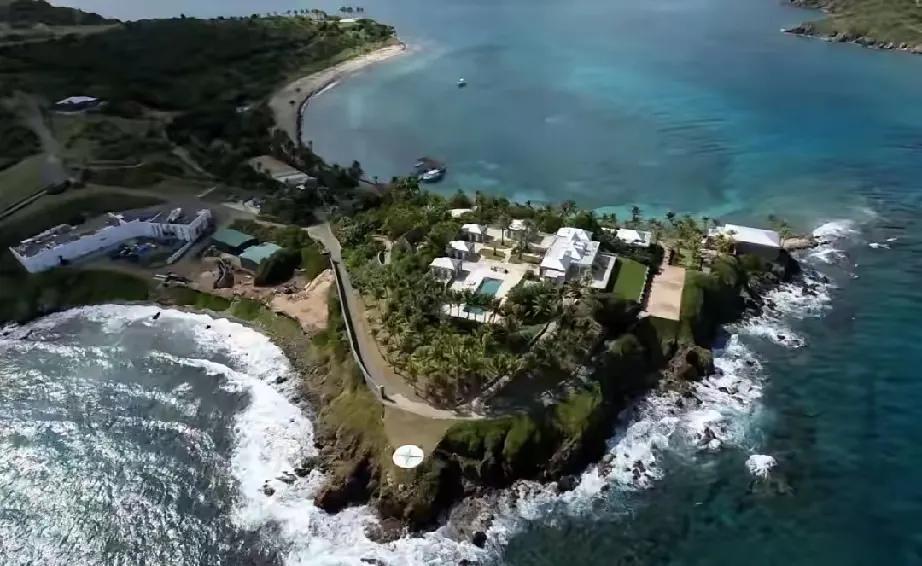 这个岛叫做萝莉岛，曾经的岛主叫爱泼斯坦。很长一段时间以来，围绕这个岛和那个岛主的