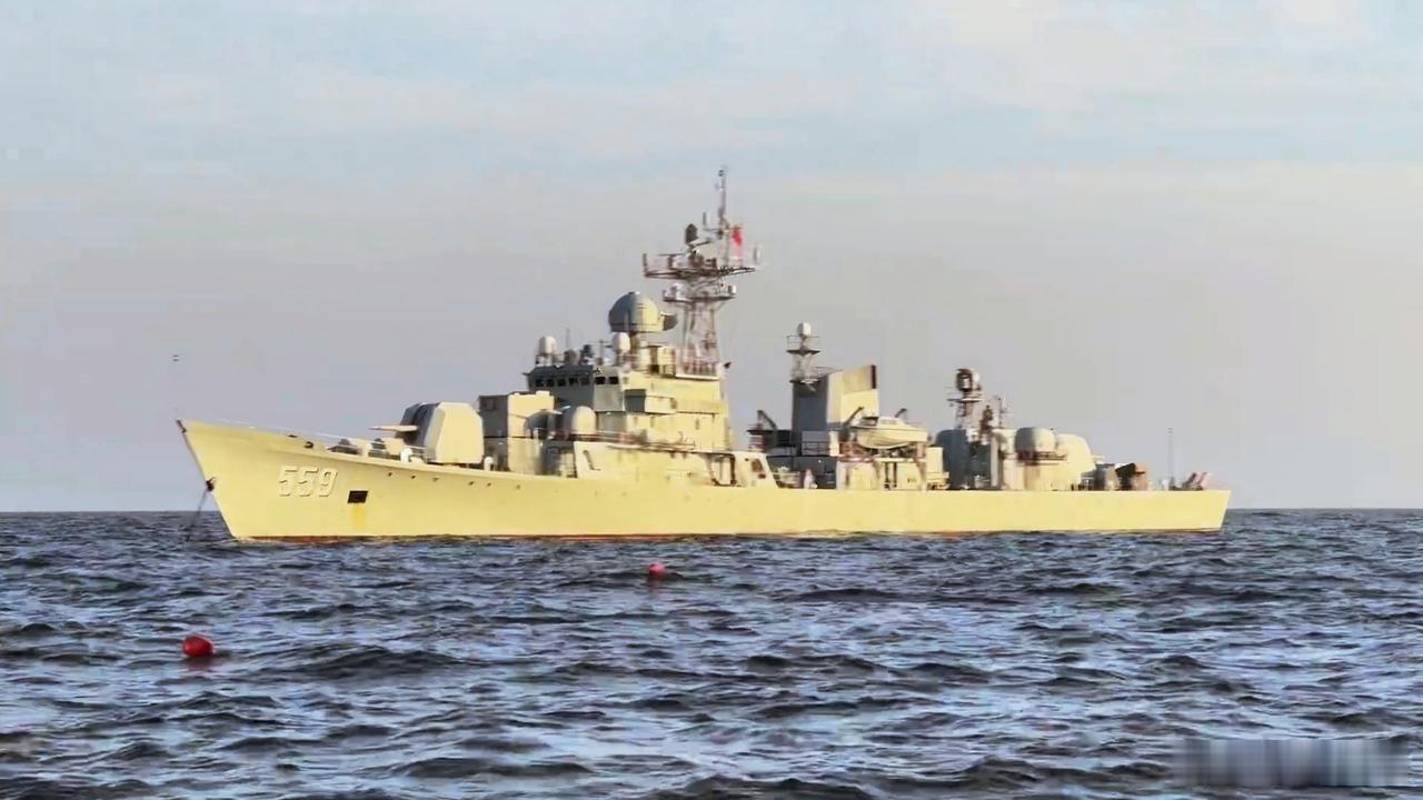 仍在现役的053H1G型“佛山”舰和053H3型“嘉兴”舰，两艘现在都隶属海军试