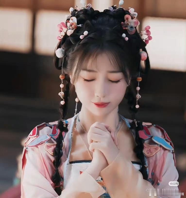 首先先祝我们虞书欣生日快乐!🎂煽情的话其实我不太会说新的一岁，愿你被更多的爱与