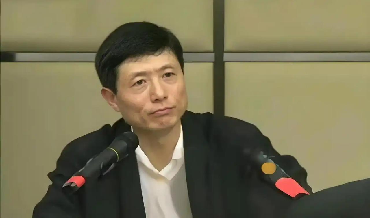艾跃进曾说过：“让工人下岗，还要人家从头再来，你们为什么不从头再来呢？”说得好！