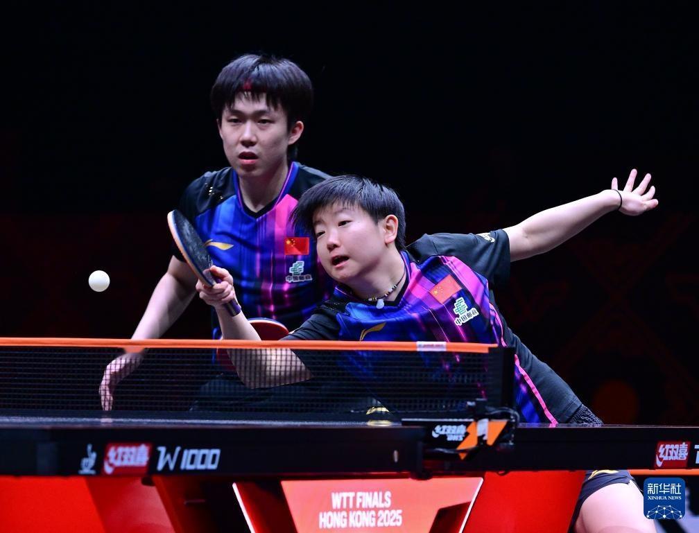 刚看完WTT香港总决赛混双生死战的人说：差点以为“莎头”组合要翻车！昨晚混双小