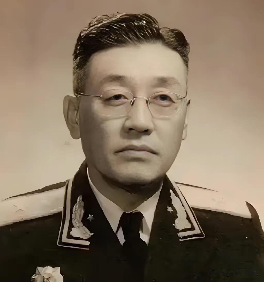 1955年授衔仪式刚结束，贺晋年攥着自己的少将军衔证书，心里五味杂陈。这时，他撞