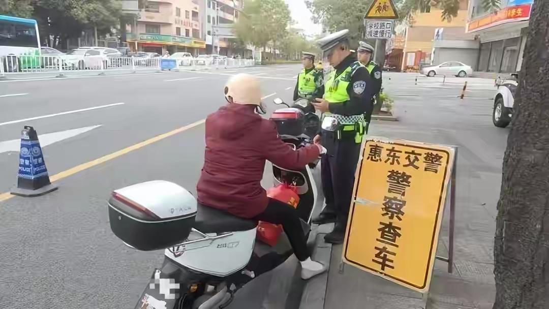 深圳“迅雷01”突袭：200个路口严查，四类违法直接送拘！2026年3月，深