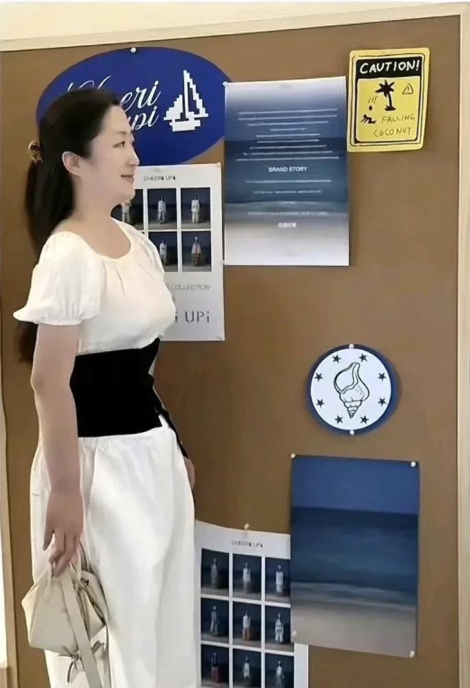 36岁女子发视频称57岁韩磊致其怀孕，目前韩磊工作室回应已经报警。这个女的还有