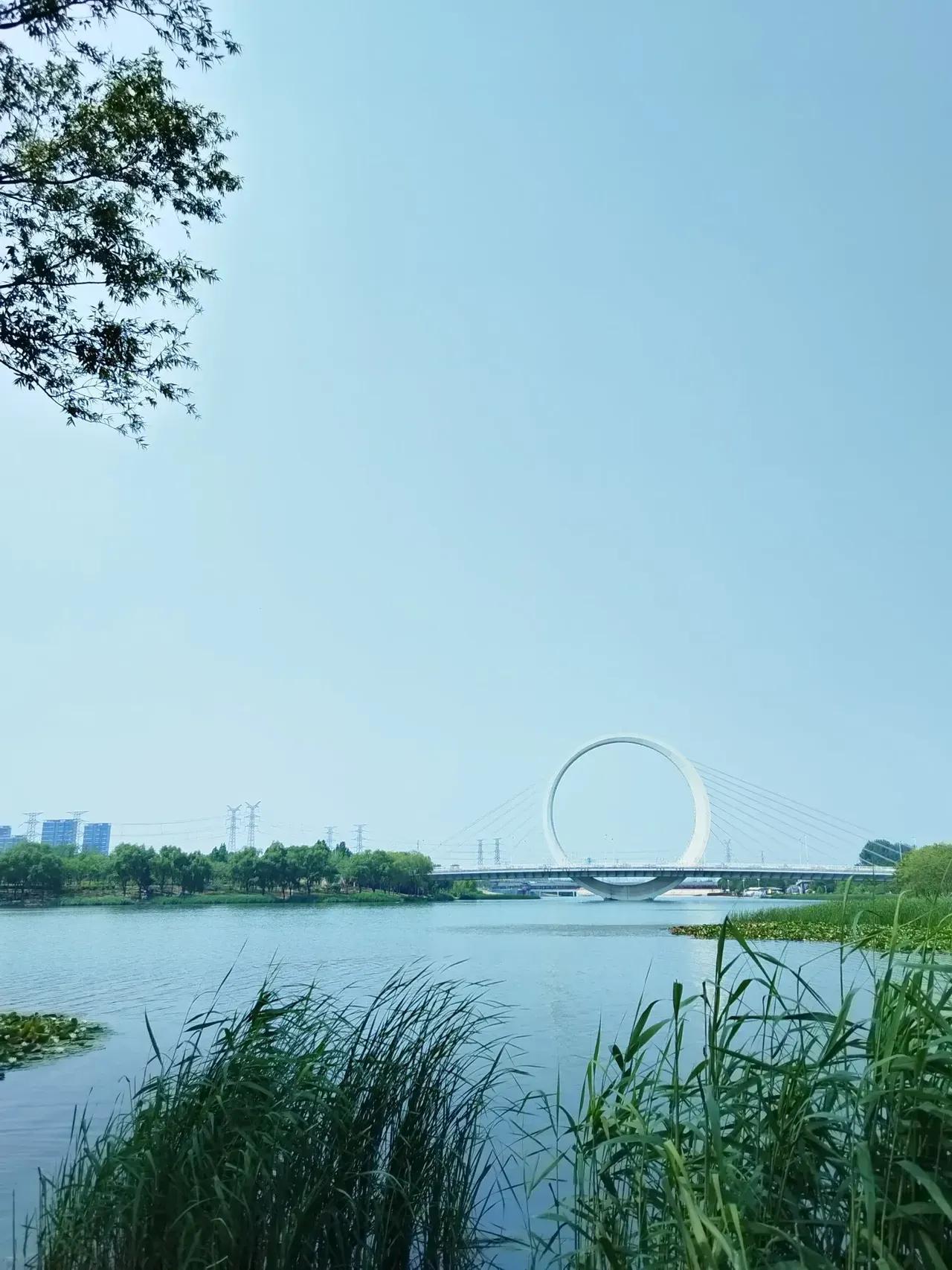 我哥和嫂子在一起的时候一个月工资大概12000左右，每月都入不敷出，嫂子嫌弃他赚